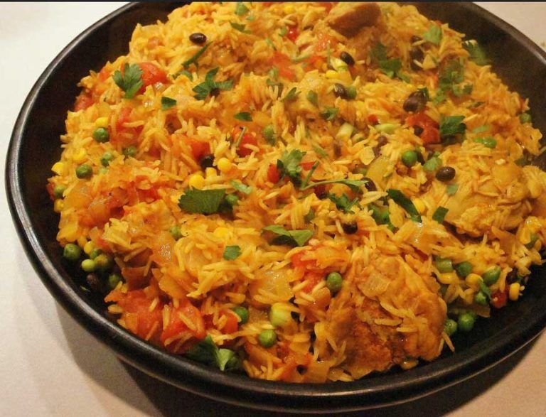 arroz blanco con pollo y verduras